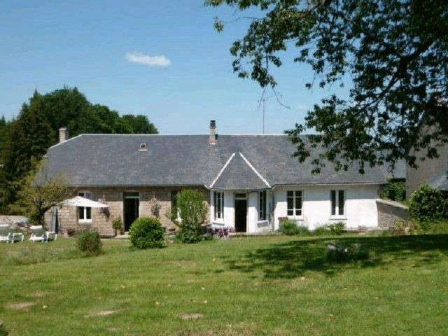 Near, Perols-sur-Vezere, Correze..
