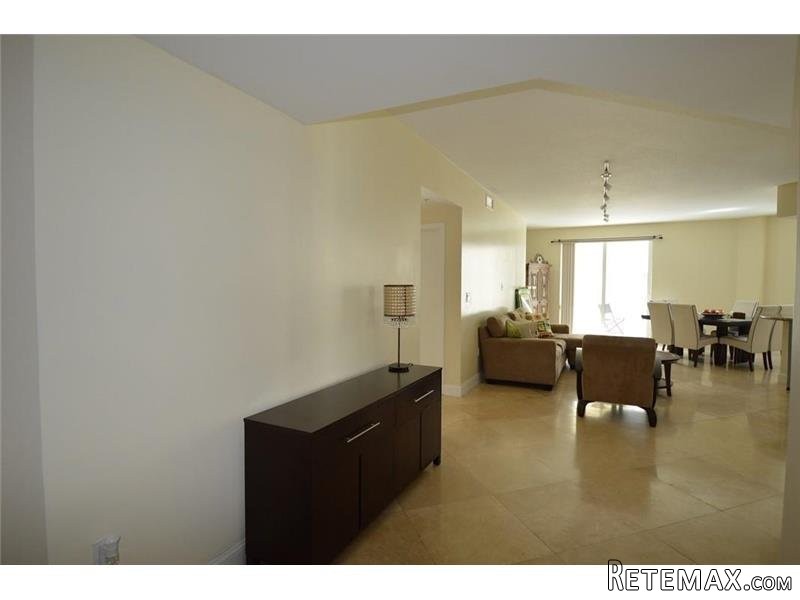 3 bedroom Flat For Sale: 7275 SW 90th.. - 2