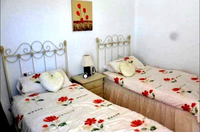 Lovely 3 bed, 2 bath Semi-Detached..