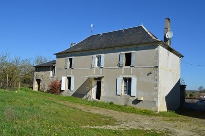 Maison de maitre to renovate with huge..
