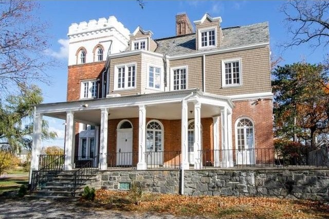 8 bedroom Residence For Sale: New..