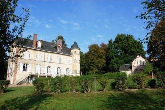 9 bedroom Manor House For Sale: 41100..