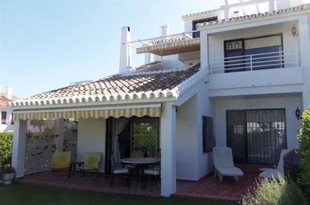 Villa - A very spacious semi-detached..