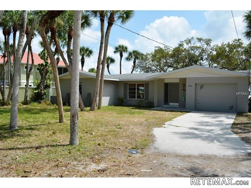 2 bedroom House For Sale: 4093 Pelican..