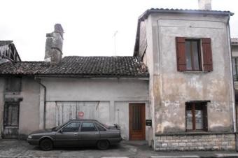 Cozy 2 Bedroom French House In..
