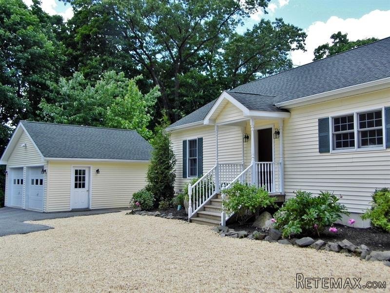 3 bedroom House For Sale: 35 Spring St.. - 2