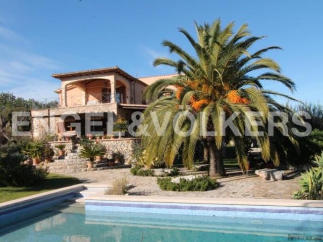 Stylish property with nice views of Arta
