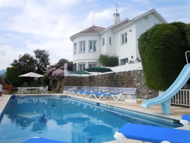 Villa - Villa with private pool in..