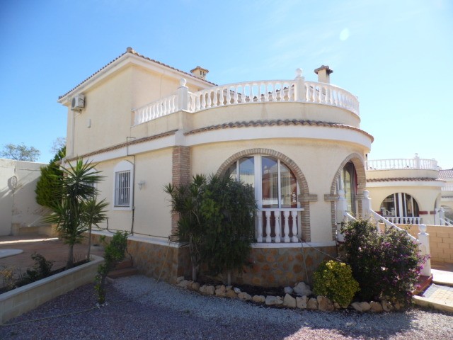 Fantastic Value! 4 Bed 3 Bath Villa..