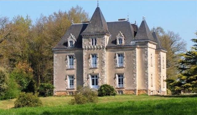 10 bedroom Castle For Sale: 85150 LA..