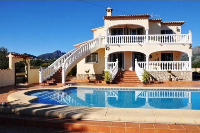 5 Bedrooms - Villa - Alicante - For Sale