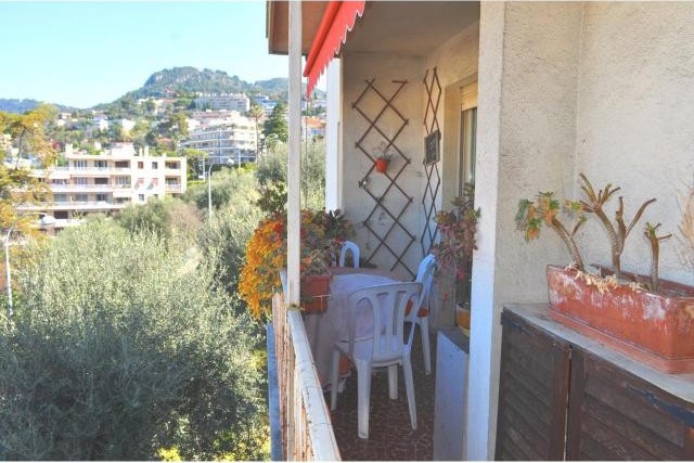 Quaint three bedroom in Mont Boron - 2