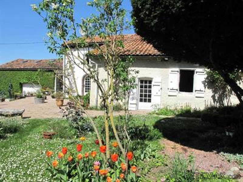 4 Bedrooms - House - Poitou-Charentes..
