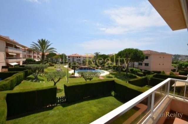 Impeccable apartment 100 meters away..