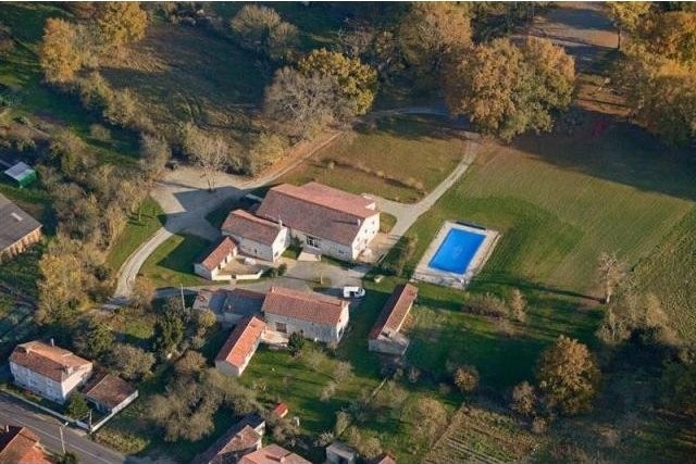 16 bedroom House For Sale: 86500 VIENNE - 2