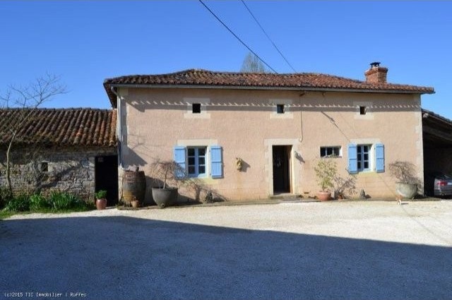 3 Bedroom Farmhouse On 5 Acres and..