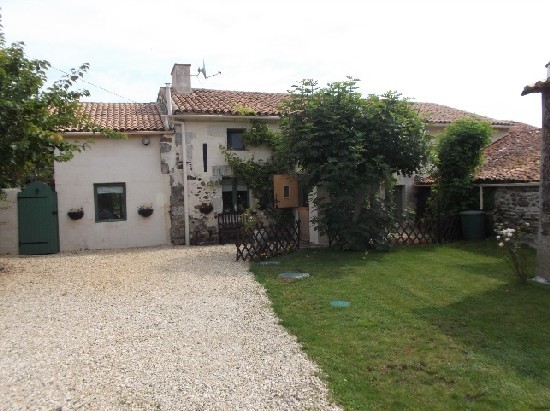 3 Bedroom House with Lovely Pool