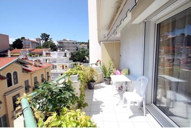 Superb studio with terrace - 50 meters..