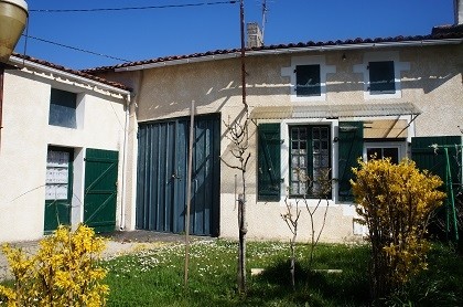 Lots of potential! Country property to..