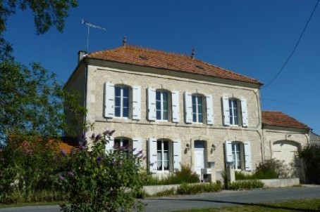 Great Value Maison De Maitre Between..
