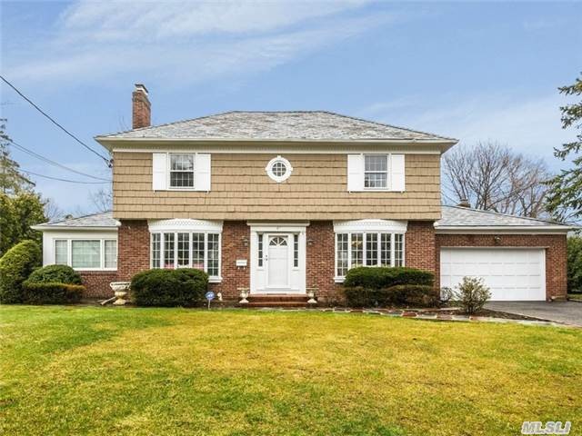 47 Whistler Rd Rd Manhasset, NY 11030 - 2