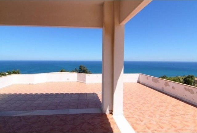 5 Bedrooms - Villa - Malaga - For Sale