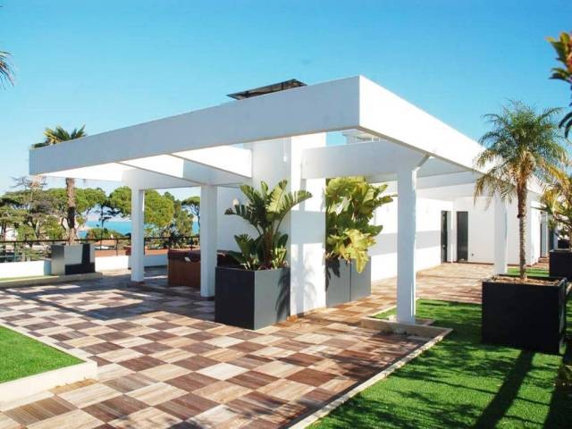 4 Bedrooms - Apartment -..