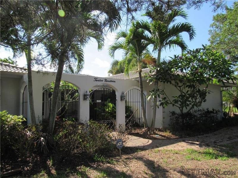 3 bedroom House For Sale: 1219 Village.. - 2