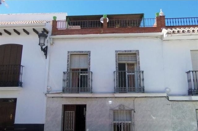 Town House - Beautiful & spacious 3..