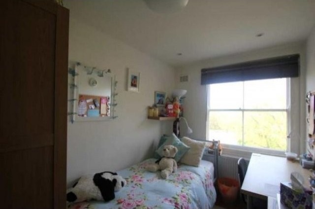 3 Bed Flat/Apartment To Let in London - 2