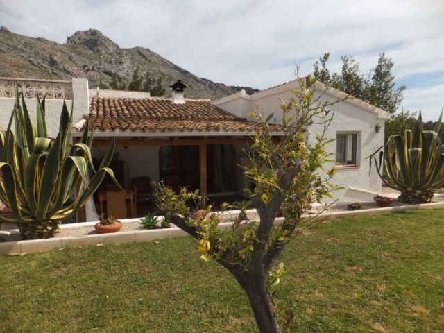 Finca for sale in Benichembla