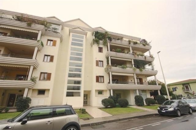 5 Bedrooms - Attic - For Sale