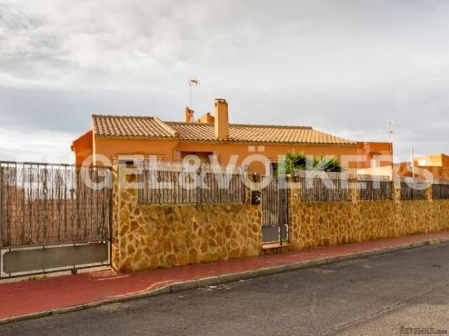 OFFER! Charming house in Urb. Aguas.. - 2