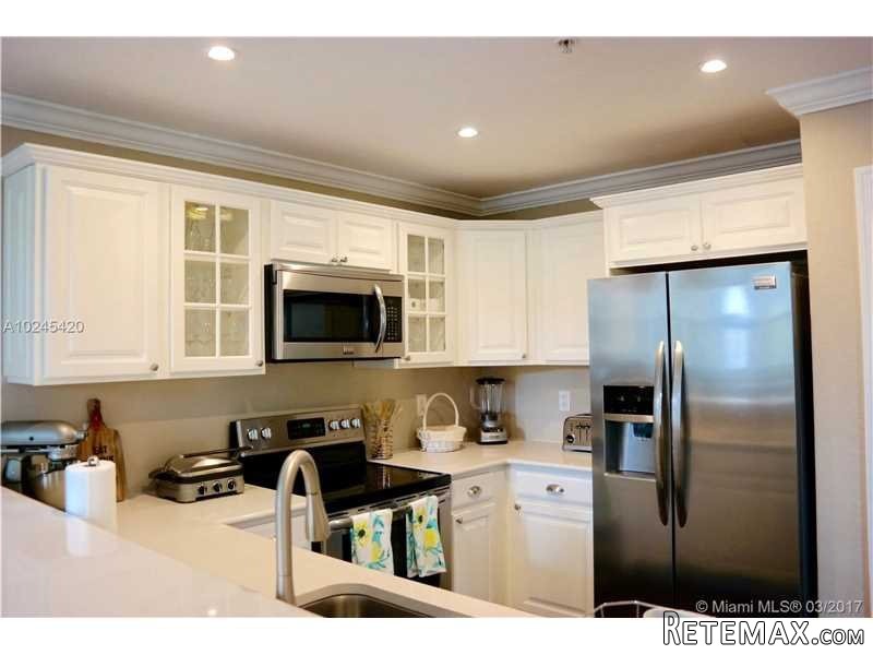3 bedroom Flat For Sale: 11102 NW 83rd.. - 2