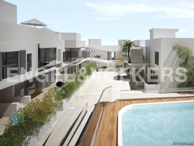 MODERN 1st FLOOR BEACHFRONT APARTMENT
