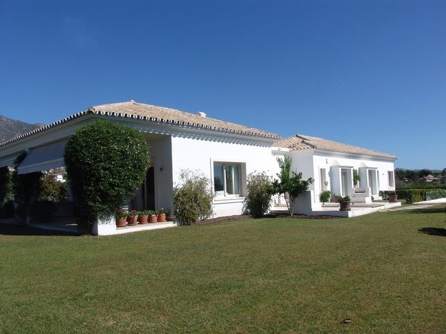 5 Bedrooms - Villa - Malaga - For Sale