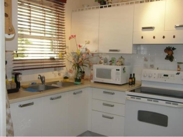 2 bedroom Property For Sale: Vuemont..