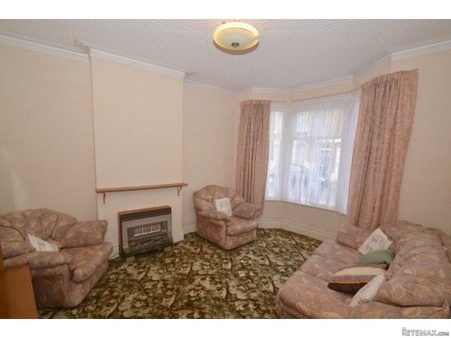 2 bedroom house in SHEERNESS - 2
