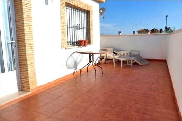 Lovely 3 bed, 2 bath Semi-Detached.. - 2