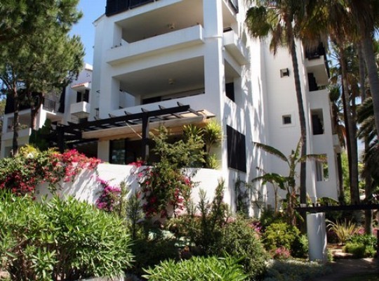 Apartment for sale in Elviria Playa..