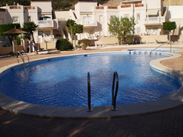 2 Bed 1 bath ground floor with communal.. - 2