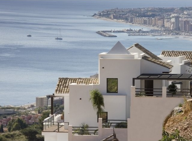 VILLA FOR SALE IN BENAL-MADENA