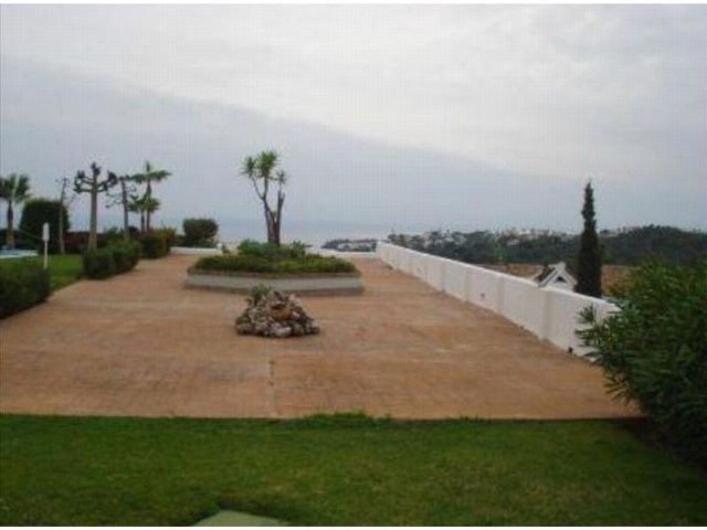2 Bed Apartment for sale in Calahonda - 2