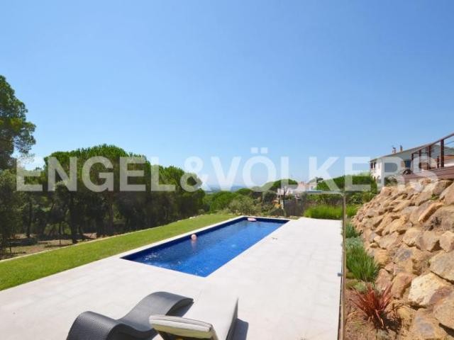 Modern villa with views and near the.. - 2