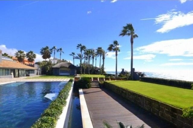 Palatial Front Line Beach Residence in.. - 2