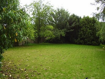 Building Land, walking distance within..