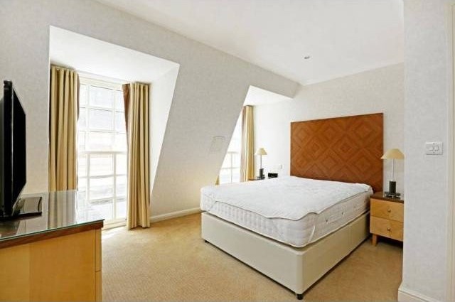 Calico House, 42 Bow Lane, London EC4M - 2
