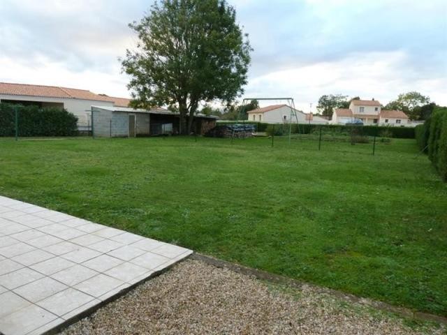 4 bedroom House For Sale: 79230 AUX.. - 2