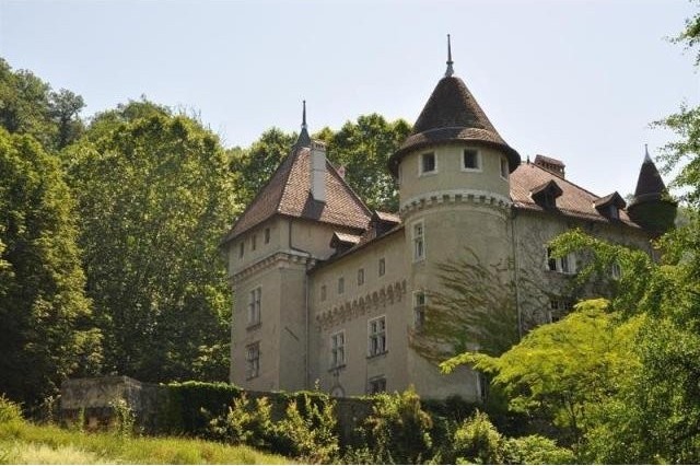 12 bedroom Castle For Sale: 73170 LA.. - 2