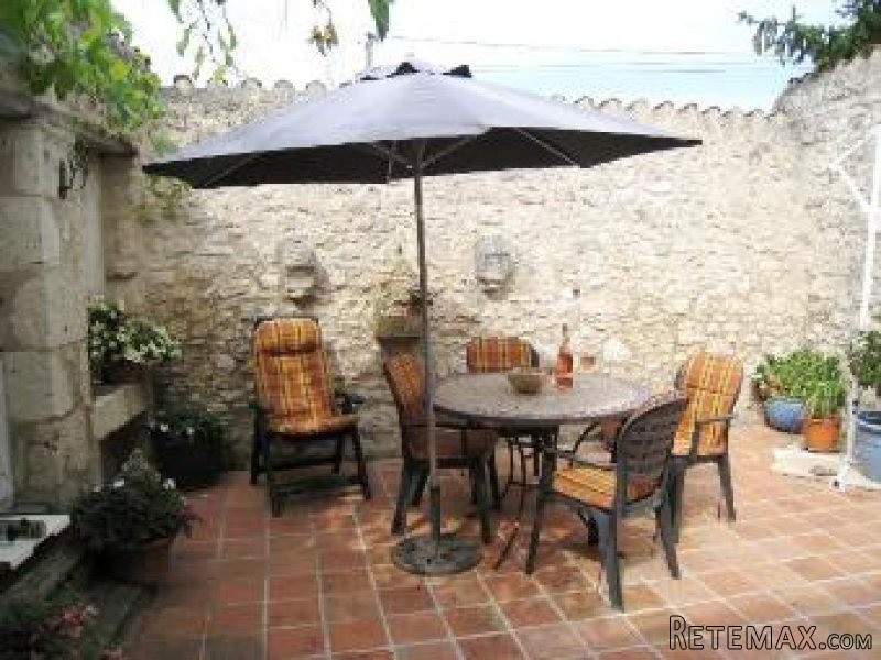 A Beautifully Presented Stone House.. - 2